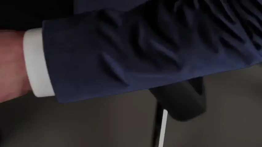 Armlehnen einstellen